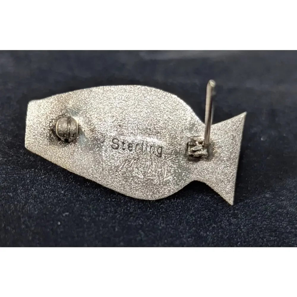 Sterling Silver small Pin/BroochSleeping Beauty bezel set stone